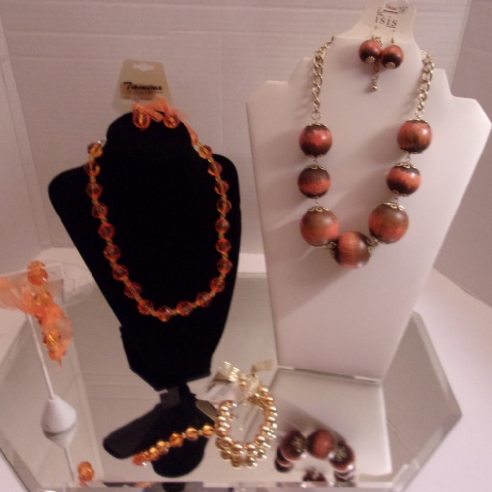 NWT ISIS/TAMNINA NECKLACE EARRINGS & BRACELET RETA